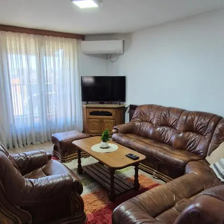 Stan Na Dan Teslic Centar Apartment Exterior photo